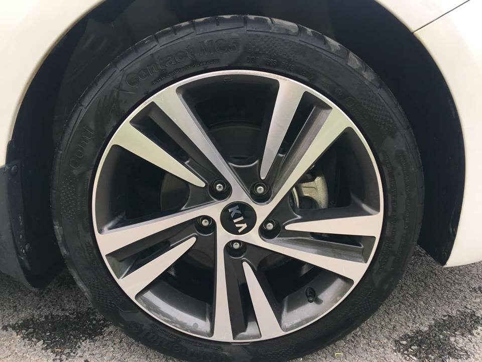 Kia Cerato 2018 tự động màu trắng xe rất đẹp và mới.
