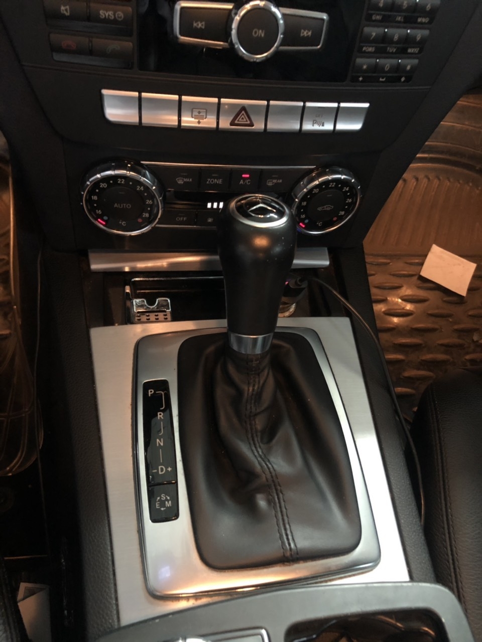 Bán C300 AMG 2011, màu bạc, đúng chất, biển TP, giá TL, hổ trợ góp