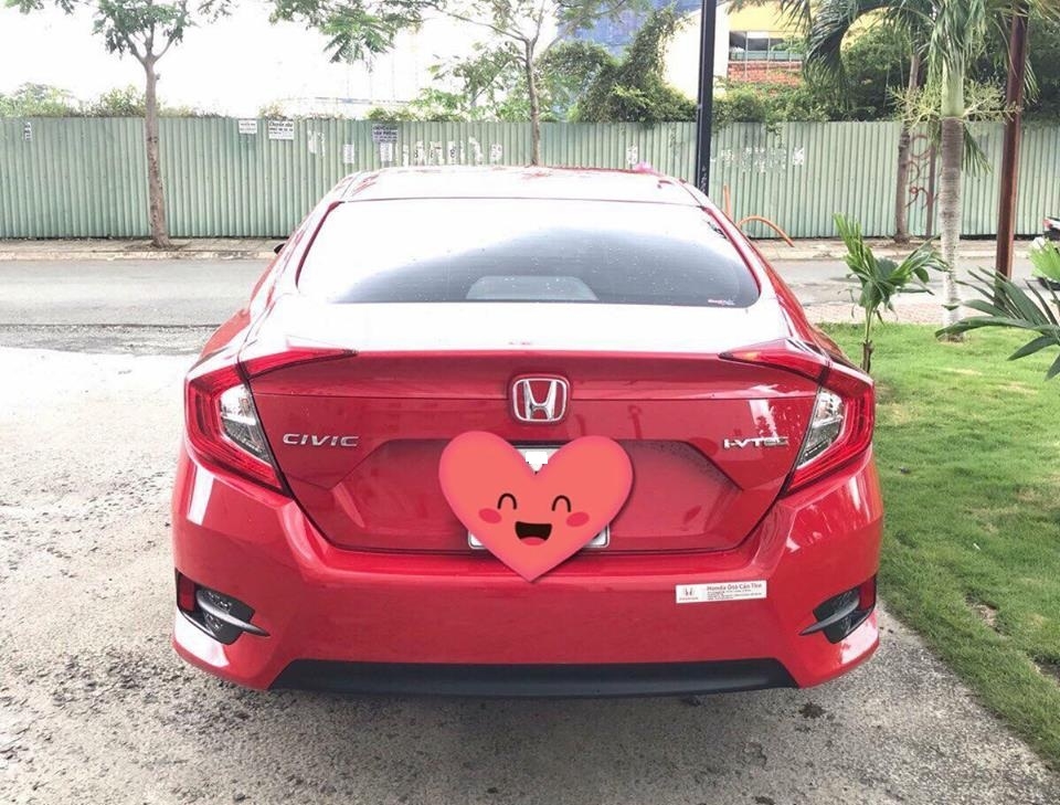 Bán Honda Civic 1.8 tự động màu đỏ 2018 nhập Thái xe đi 6000 km