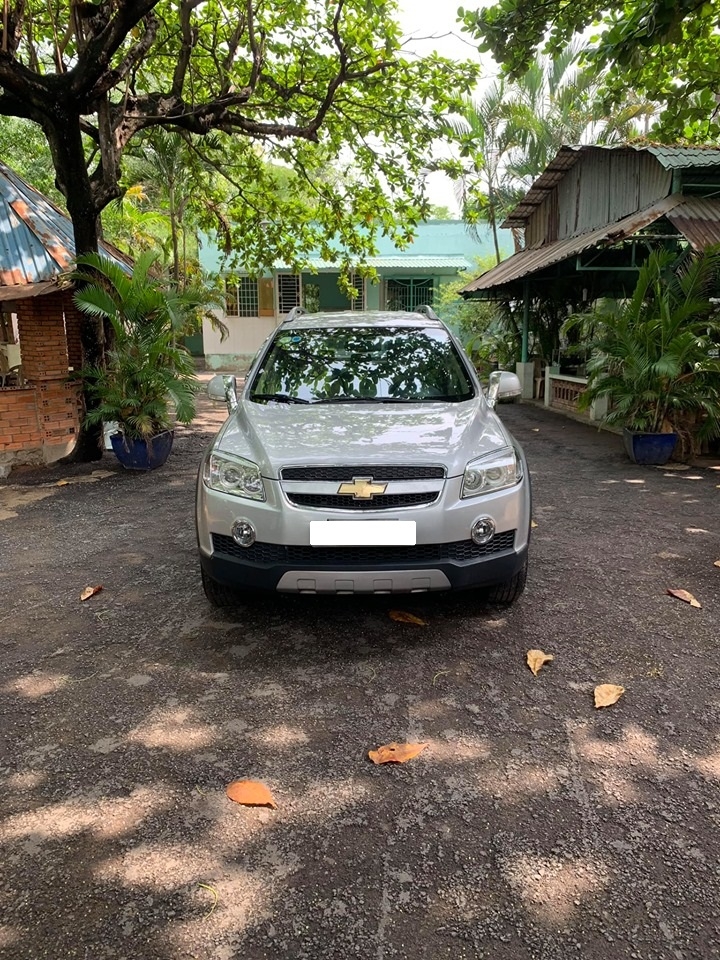 Cần bán xe Captiva LTZ 2009, số tự động, màu bạc, gia đình sử dụng