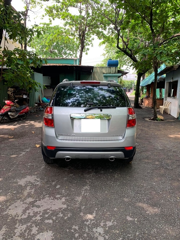 Cần bán xe Captiva LTZ 2009, số tự động, màu bạc, gia đình sử dụng