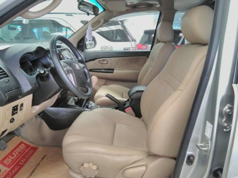 Bán Fortuner V số tự động, máy xăng, 1 cầu đời 2013 . Góp 70%