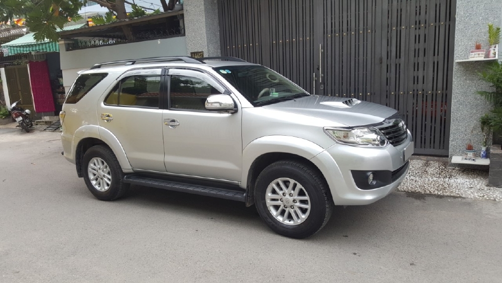 Bán Toyota Fortuner G bạc 2014 máy dầu xe zin cọp tuyệt đẹp