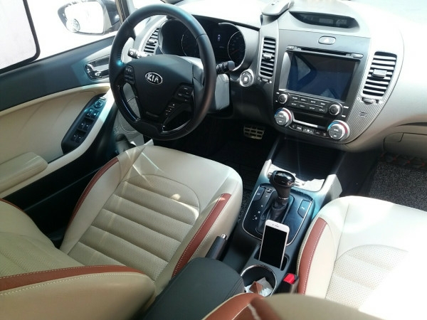 Em bán xe Kia Cerato 2019 số tự động màu đen biển tp