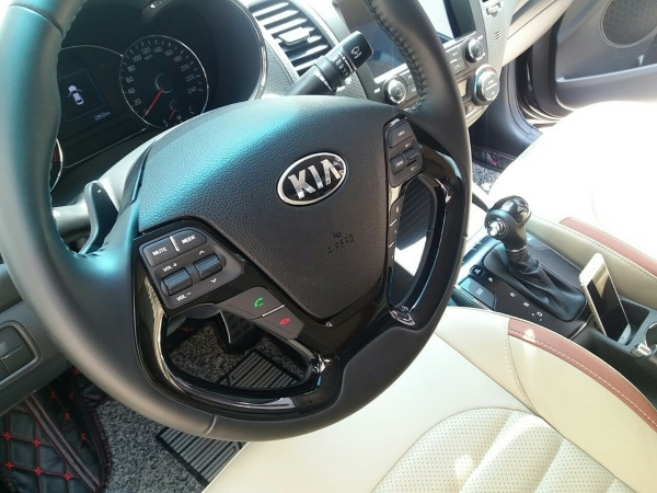 Em bán xe Kia Cerato 2019 số tự động màu đen biển tp