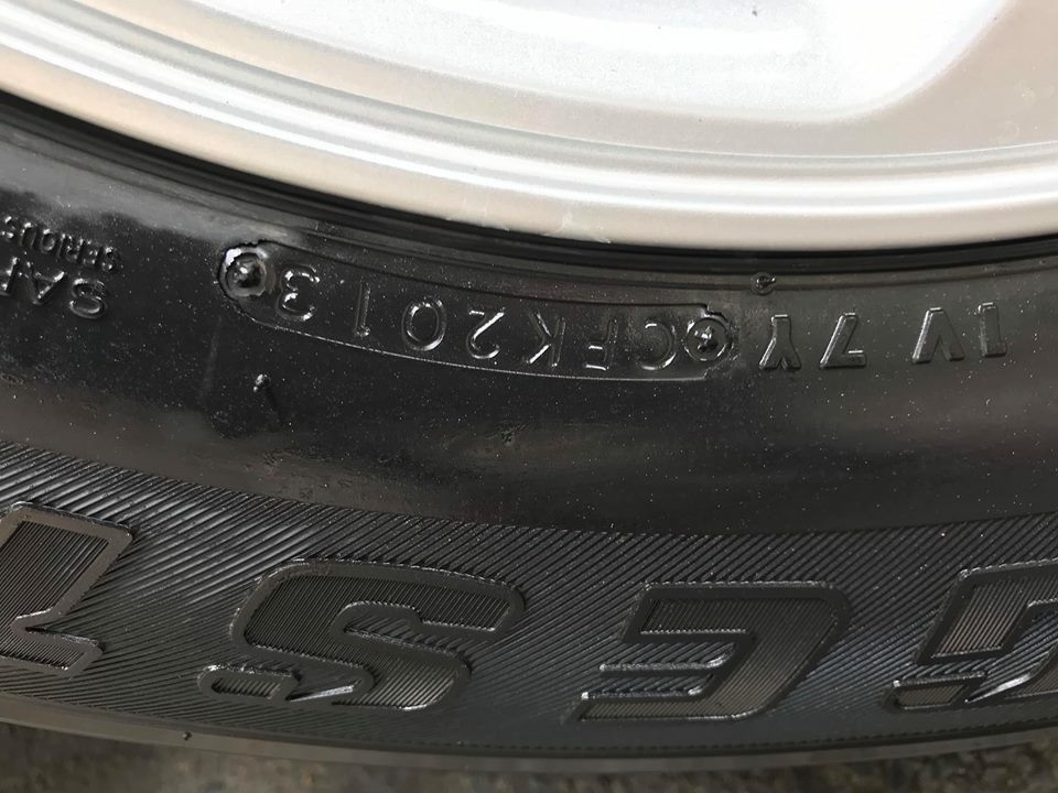 Cần tiền bán gấp em cọp Fortuner 2013, số tự động, máy xăng, màu bạc