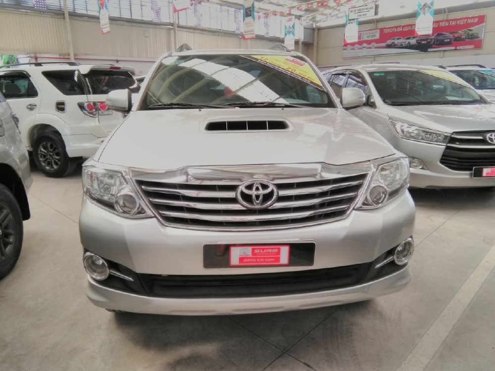 Bán Fortuner V số tự động, máy xăng, 1 cầu đời 2013 . Góp 70%