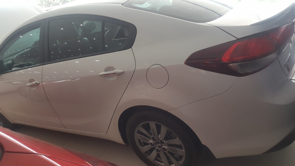 Bán Cerato 1.6MT 2017, màu trắng, đúng chất, giá TL, hổ trợ góp