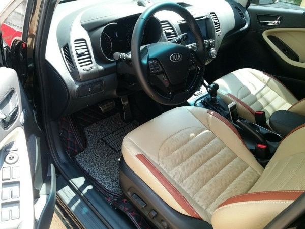 Em bán xe Kia Cerato 2019 số tự động màu đen biển tp