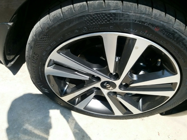 Em bán xe Kia Cerato 2019 số tự động màu đen biển tp