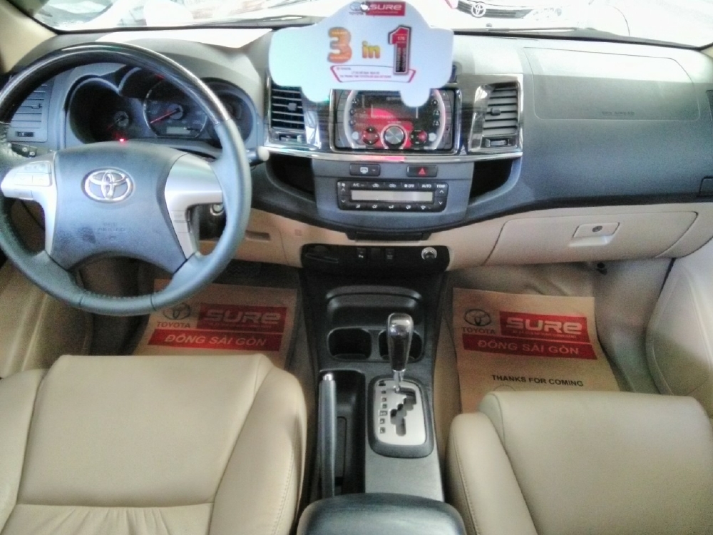 Bán Fortuner V 1 cầu, số tự động, máy xăng, màu bạc đời 2015. Góp 70%