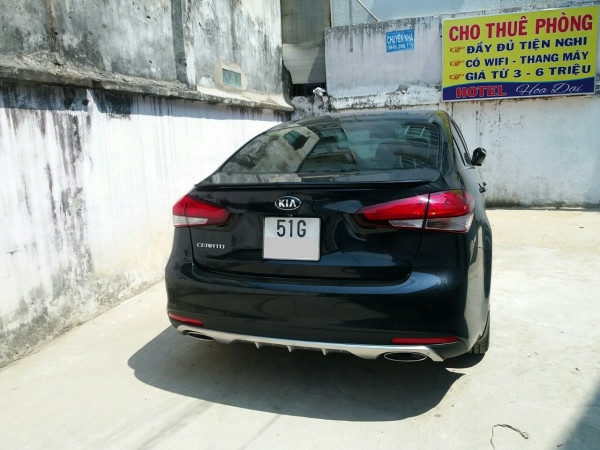 Em bán xe Kia Cerato 2019 số tự động màu đen biển tp