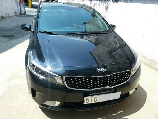 Em bán xe Kia Cerato 2019 số tự động màu đen biển tp