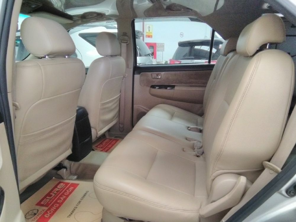 Bán Fortuner V số tự động, máy xăng, 1 cầu đời 2013 . Góp 70%