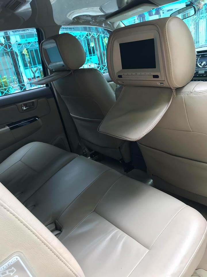 Cần tiền bán gấp em cọp Fortuner 2013, số tự động, máy xăng, màu bạc