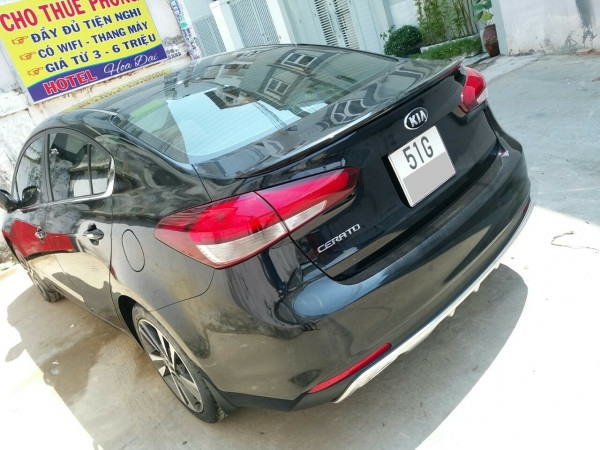 Em bán xe Kia Cerato 2019 số tự động màu đen biển tp