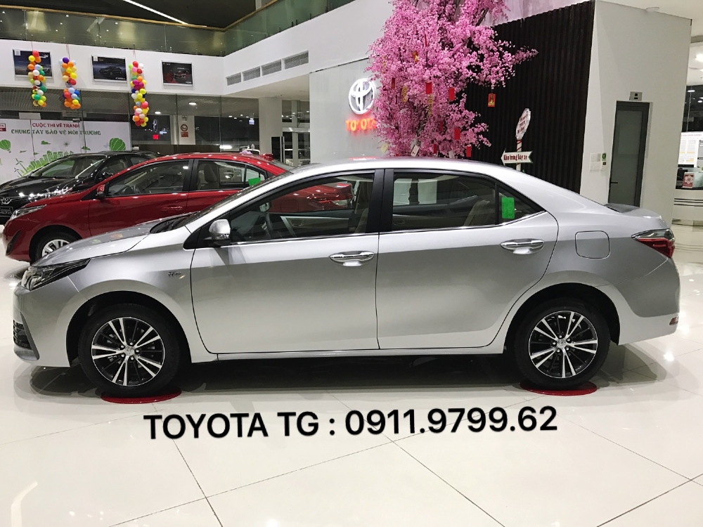 TOYOTA ALTIS 1.8G. Ưu đãi tốt trong tháng 11. Có xe giao ngay. Chuẩn bị 240tr lấy xe.