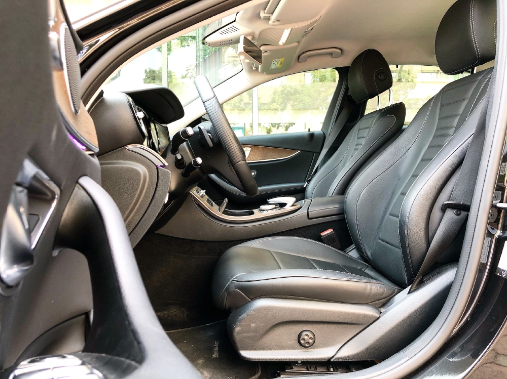 Bán gấp Mercedes E200 2019 cũ màu Đen chính chủ chạy lướt