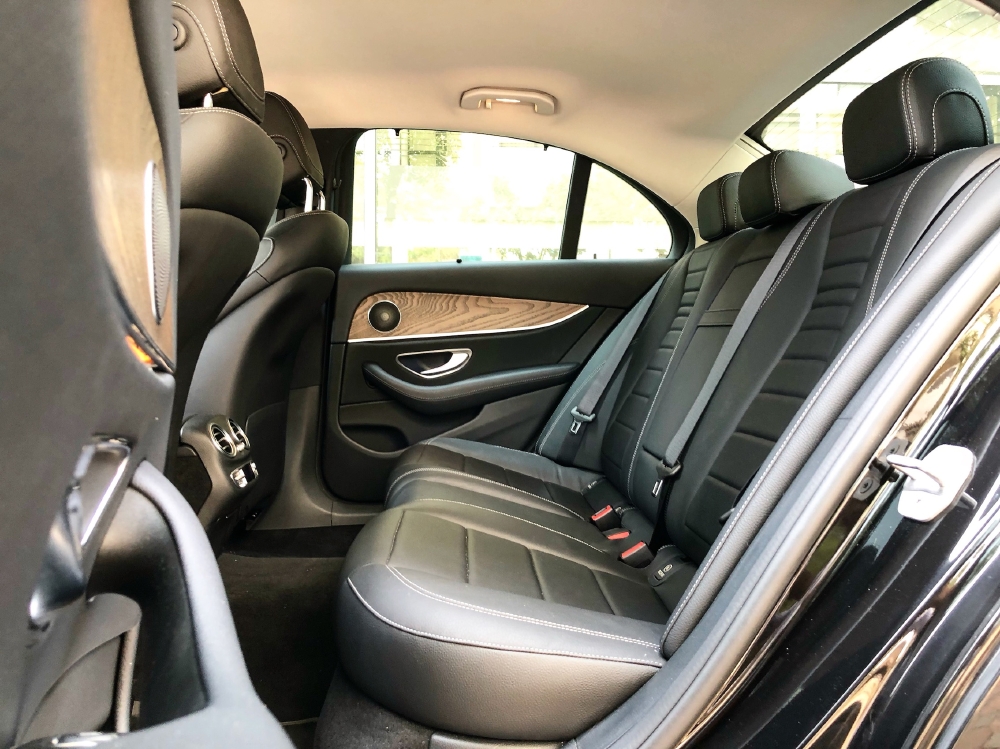 Bán gấp Mercedes E200 2019 cũ màu Đen chính chủ chạy lướt