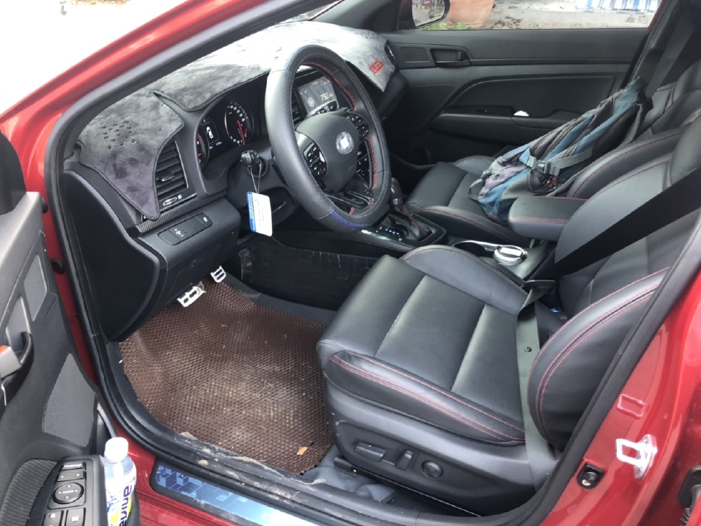 Bán Hyundai Elantra Sport 1.6AT Turbo màu đỏ số tự động sản xuất 2018 đi 6000km