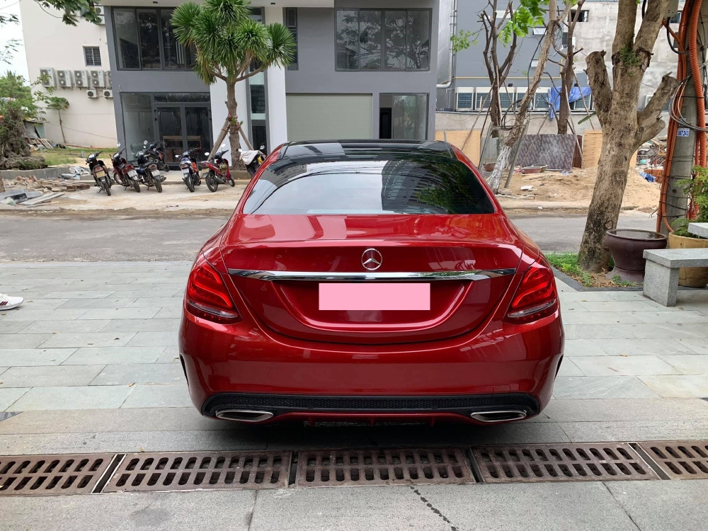Cần tiền bán xe C300 sx 2018 màu đỏ bản amg full option, chính chủ bstp
