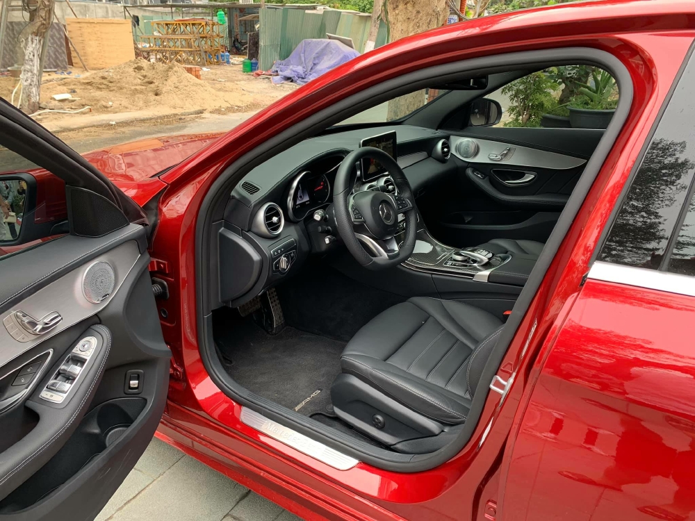Cần tiền bán xe C300 sx 2018 màu đỏ bản amg full option, chính chủ bstp