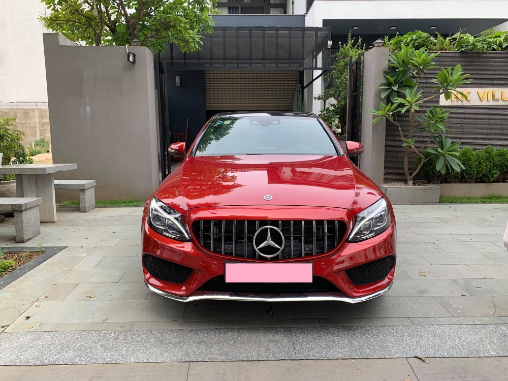 Cần tiền bán xe C300 sx 2018 màu đỏ bản amg full option, chính chủ bstp
