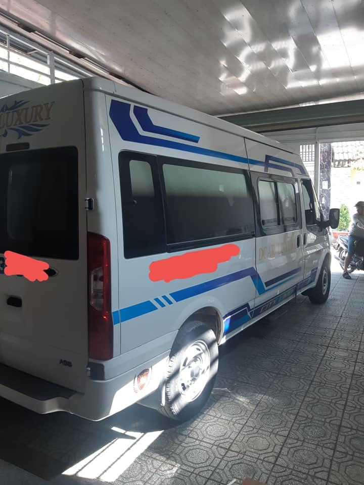 Gia đình cần bán Transit 2016, số sàn, máy dầu, màu trắng