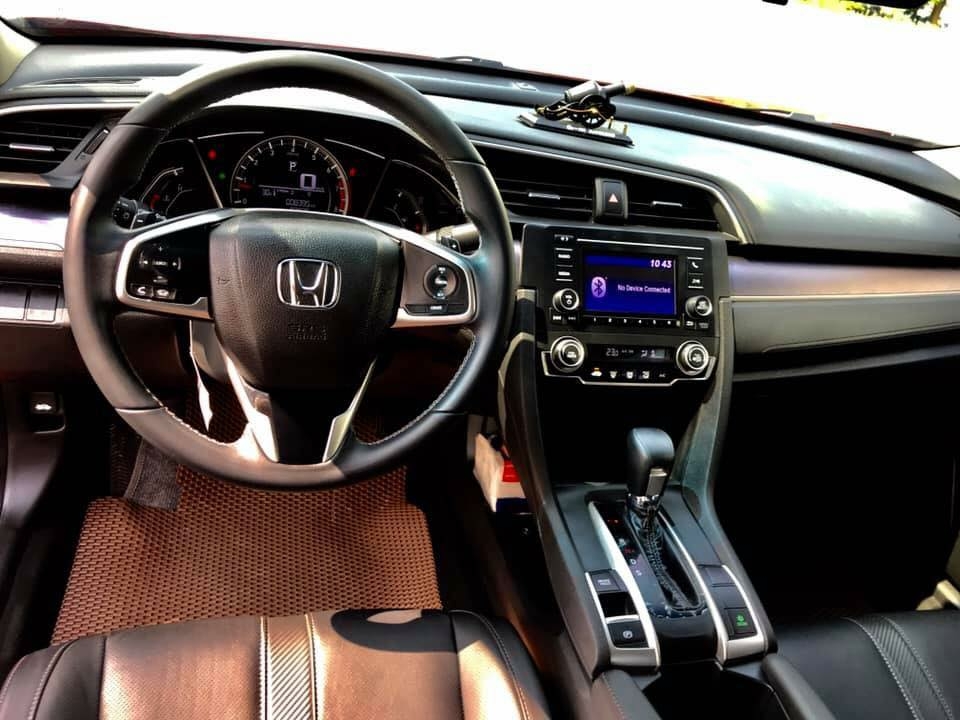 Cần tiền bán Civic 1.8, sản xuất 2018, màu đỏ, nhập thái lan