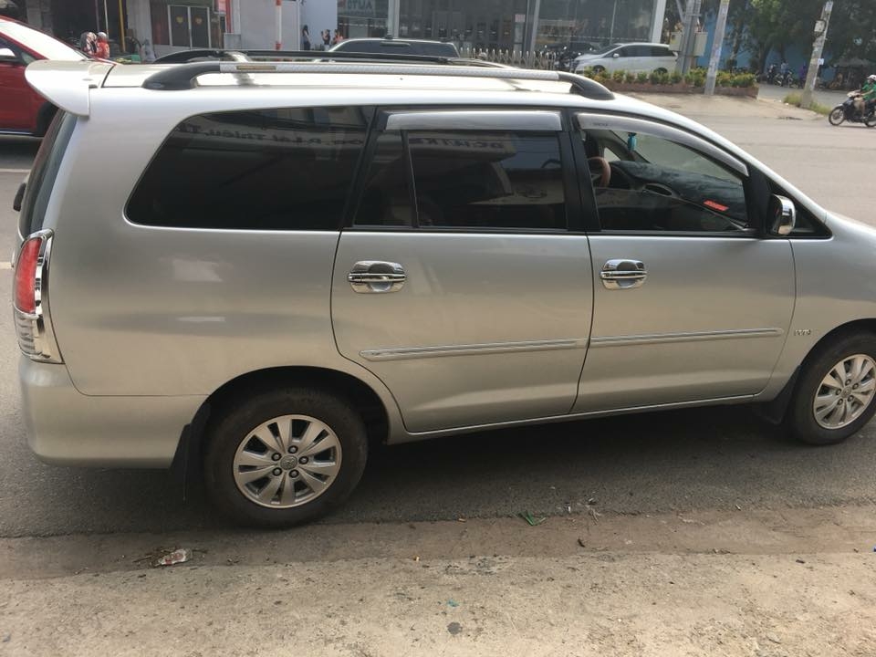 Cần bán xe Innova, số sàn, sản xuất 2009, màu bạc zin cọp