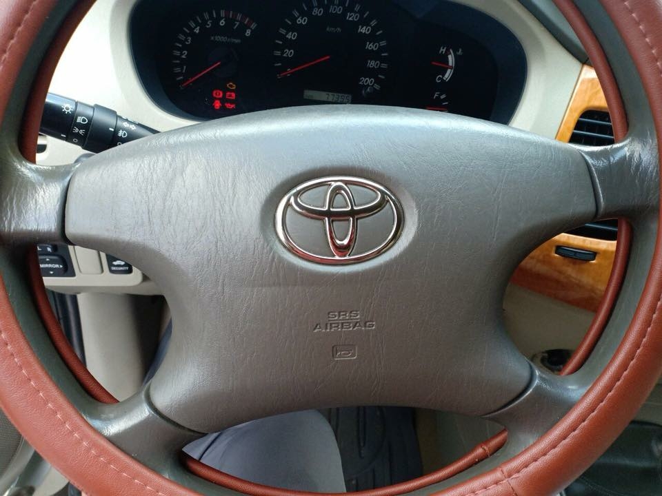Cần bán xe Innova, số sàn, sản xuất 2009, màu bạc zin cọp