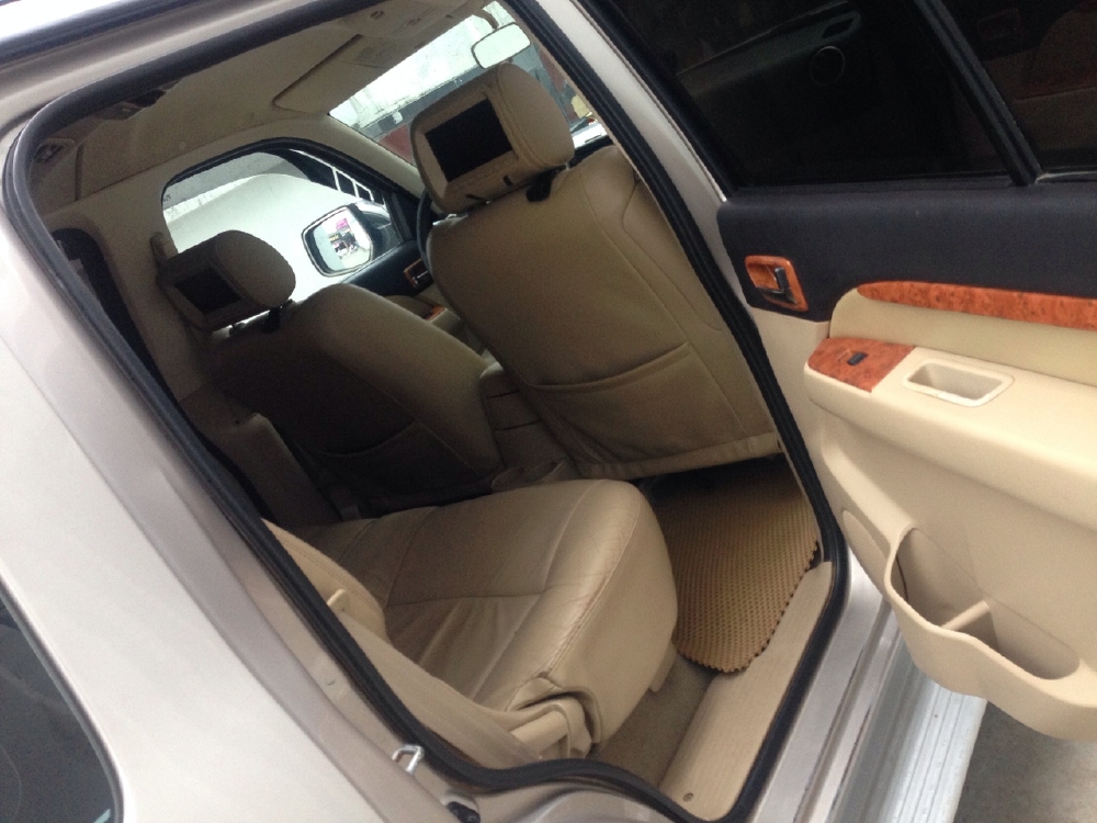 Cần bán xe Ford Everest máy dầu 2009 số tự động màu Hồng phấn
