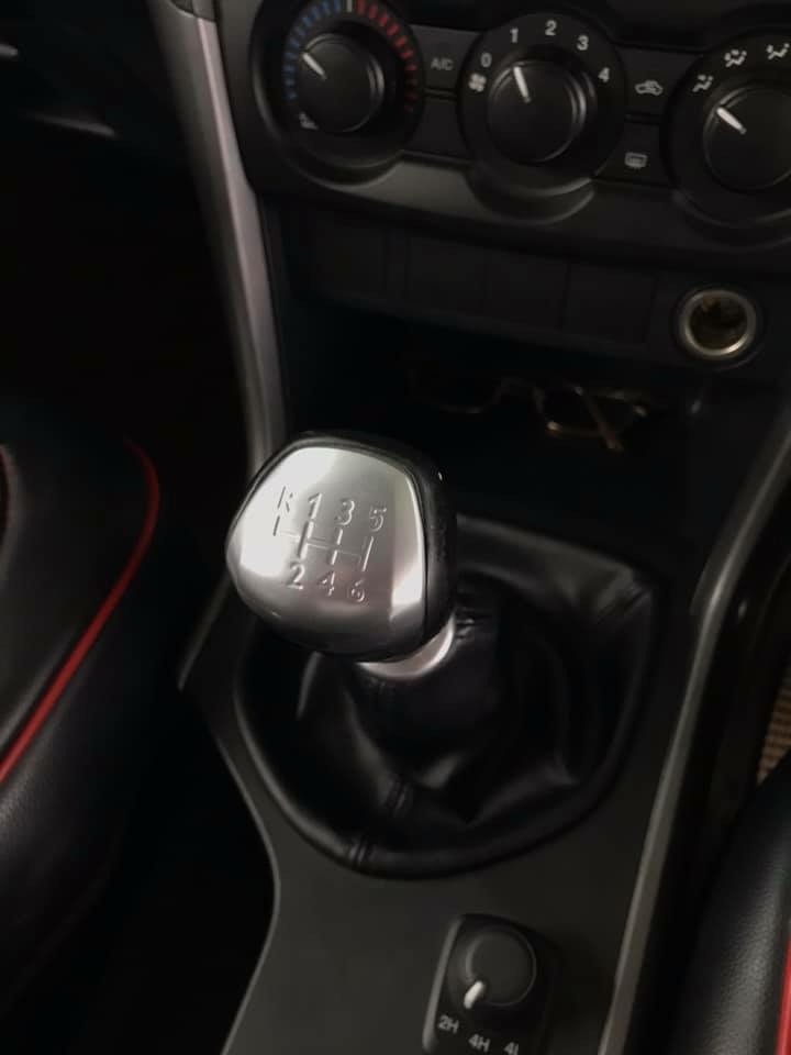 Bán xe cọp Mazda BT50 2017, số sàn, hai cầu, màu xám, gia đình dùng ít đi.