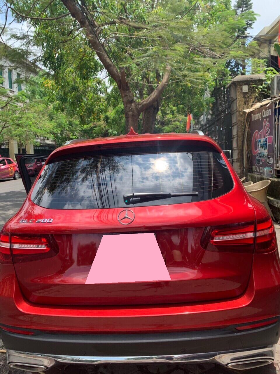 Cần bán xe Mercedes GLC200 màu đỏ đăng ký 12/2018