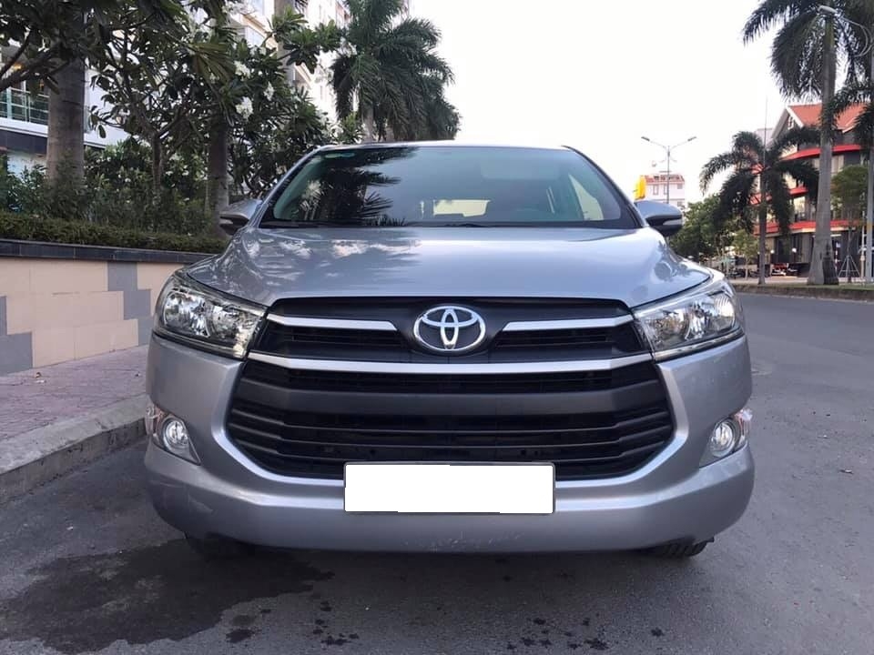 Gia đình cần bán Innova 2017, số sàn, màu bạc, nhà dùng kỷ nên còn mới tinh.