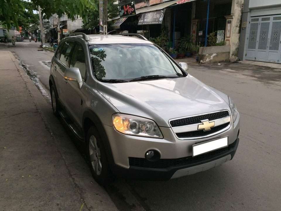 Cần bán xe Chevrolet Captiva 2007 Ltz số tự động màu bạc
