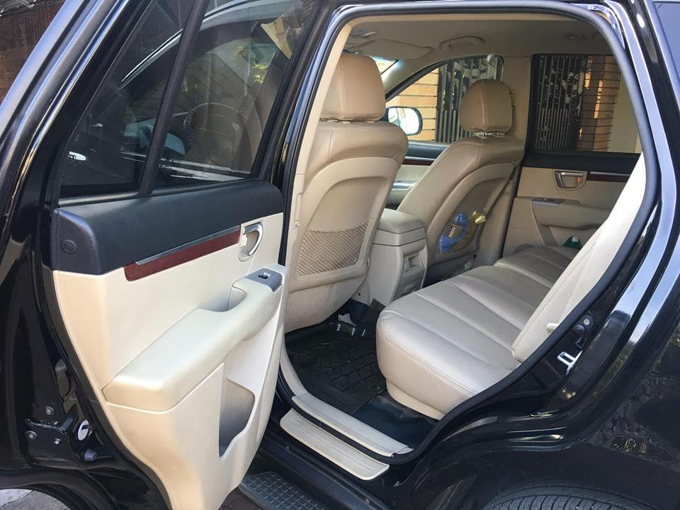 Bán Hyundai Santafe 2009 số sàn màu đen đi đúng 56.000 km rất mới