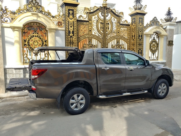 Bán Mazda BT50 Xám 2018 số sàn máy dầu, hai cầu xe rất mới