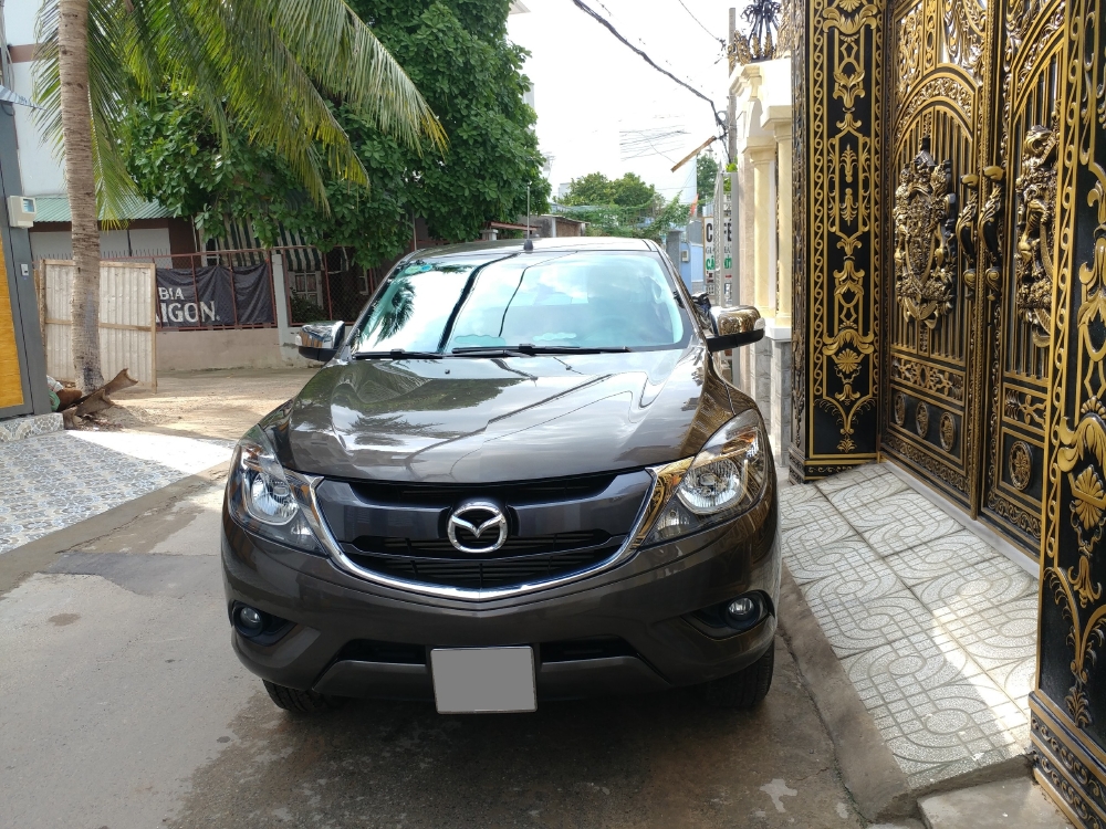 Bán Mazda BT50 Xám 2018 số sàn máy dầu, hai cầu xe rất mới.