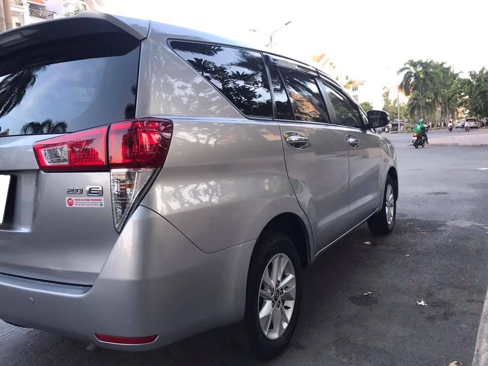 Gia đình cần bán Innova 2017, số sàn, màu bạc, nhà dùng kỷ nên còn mới tinh.