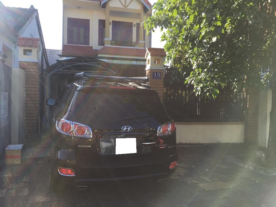 Bán Hyundai Santafe 2009 số sàn màu đen đi đúng 56.000 km rất mới