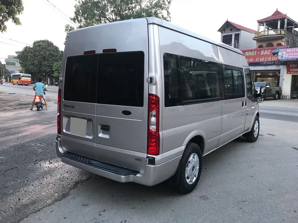 Cần bán xe Ford Transit 2016 máy dầu số sàn, màu hồng phấn 16 chỗ