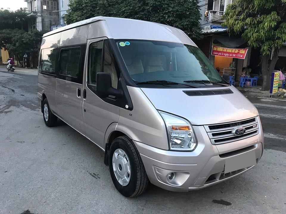 Cần bán xe Ford Transit 2016 máy dầu số sàn, màu hồng phấn 16 chỗ