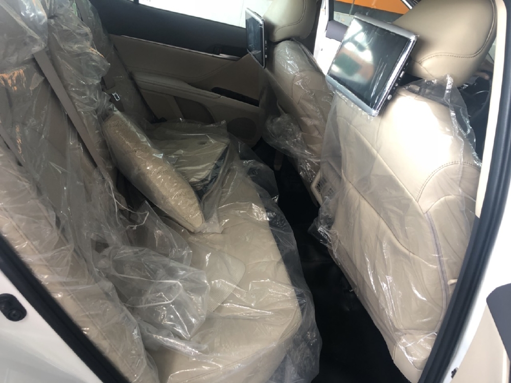 Bán Xe Camry 2.0G Màu Trắng Giao Ngay