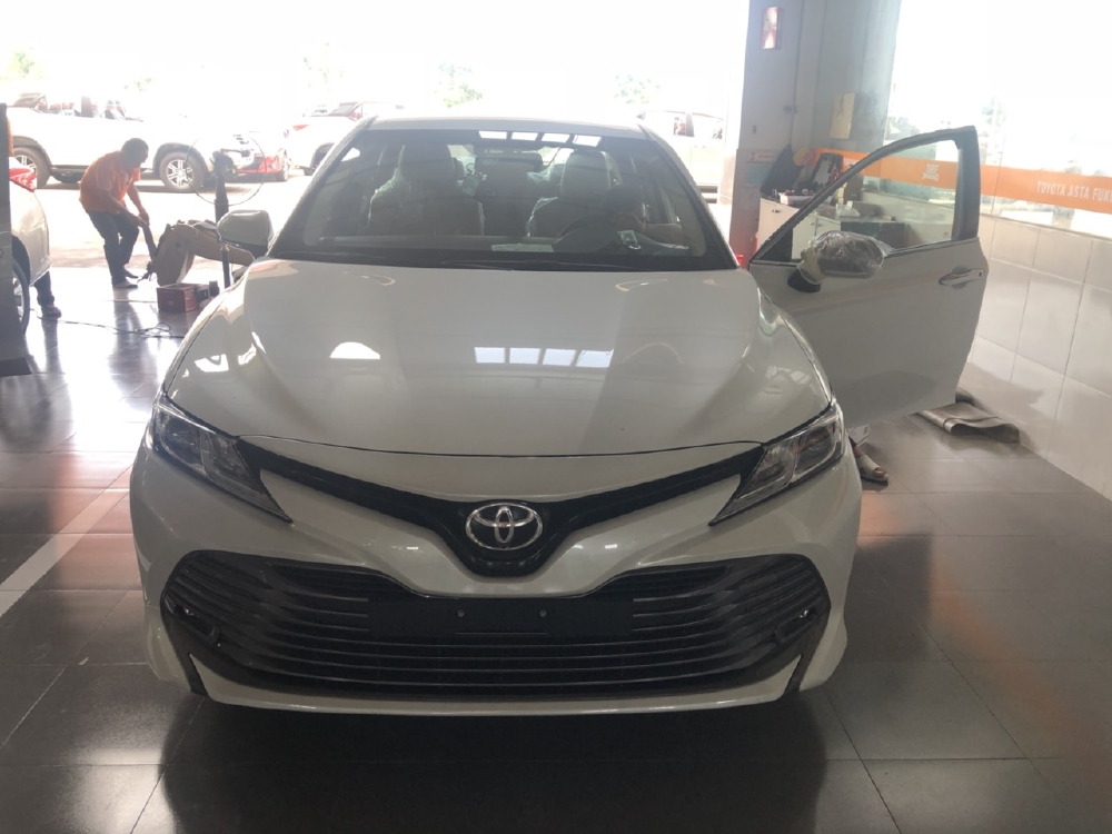 Bán Xe Camry 2.0G Màu Trắng Giao Ngay