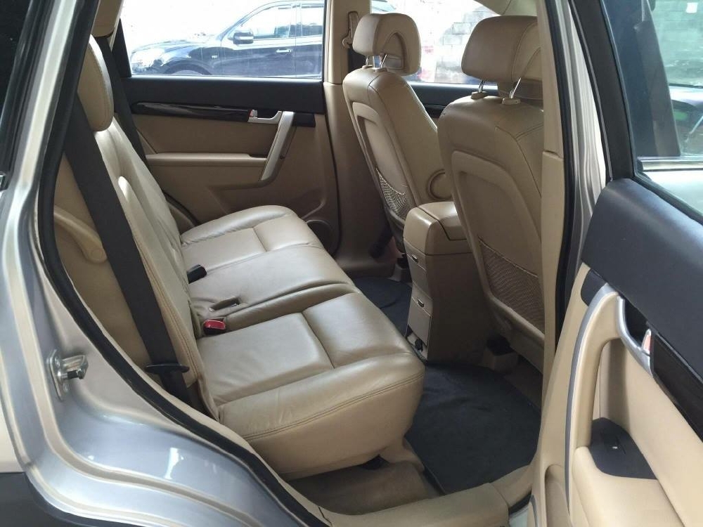Cần bán xe Chevrolet Captiva 2007 Ltz số tự động màu bạc
