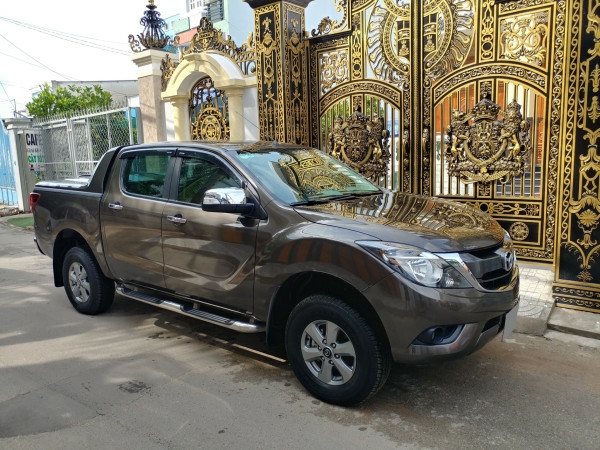 Bán Mazda BT50 Xám 2018 số sàn máy dầu, hai cầu xe rất mới