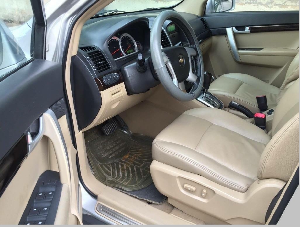 Cần bán xe Chevrolet Captiva 2007 Ltz số tự động màu bạc