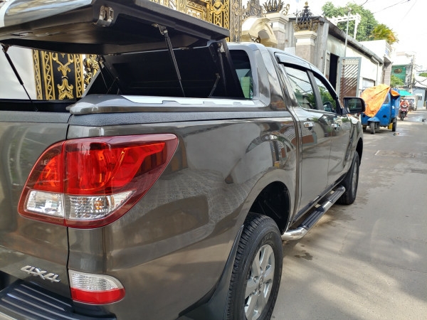 Bán Mazda BT50 Xám 2018 số sàn máy dầu, hai cầu xe rất mới