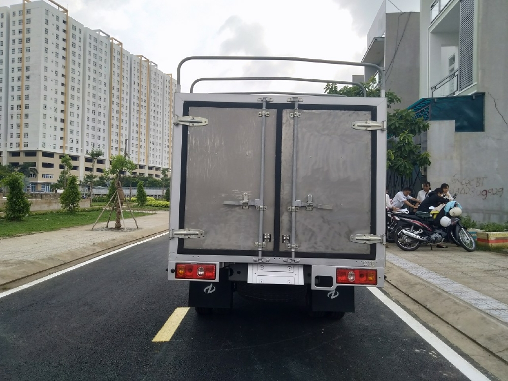Xe tải Dongben thùng mui bat tải trọng 1 tấn 9, thùng dài 3m3, xe ra đời nhầm đáp ứng toàn diện nhu cầu của quý khách hàng.